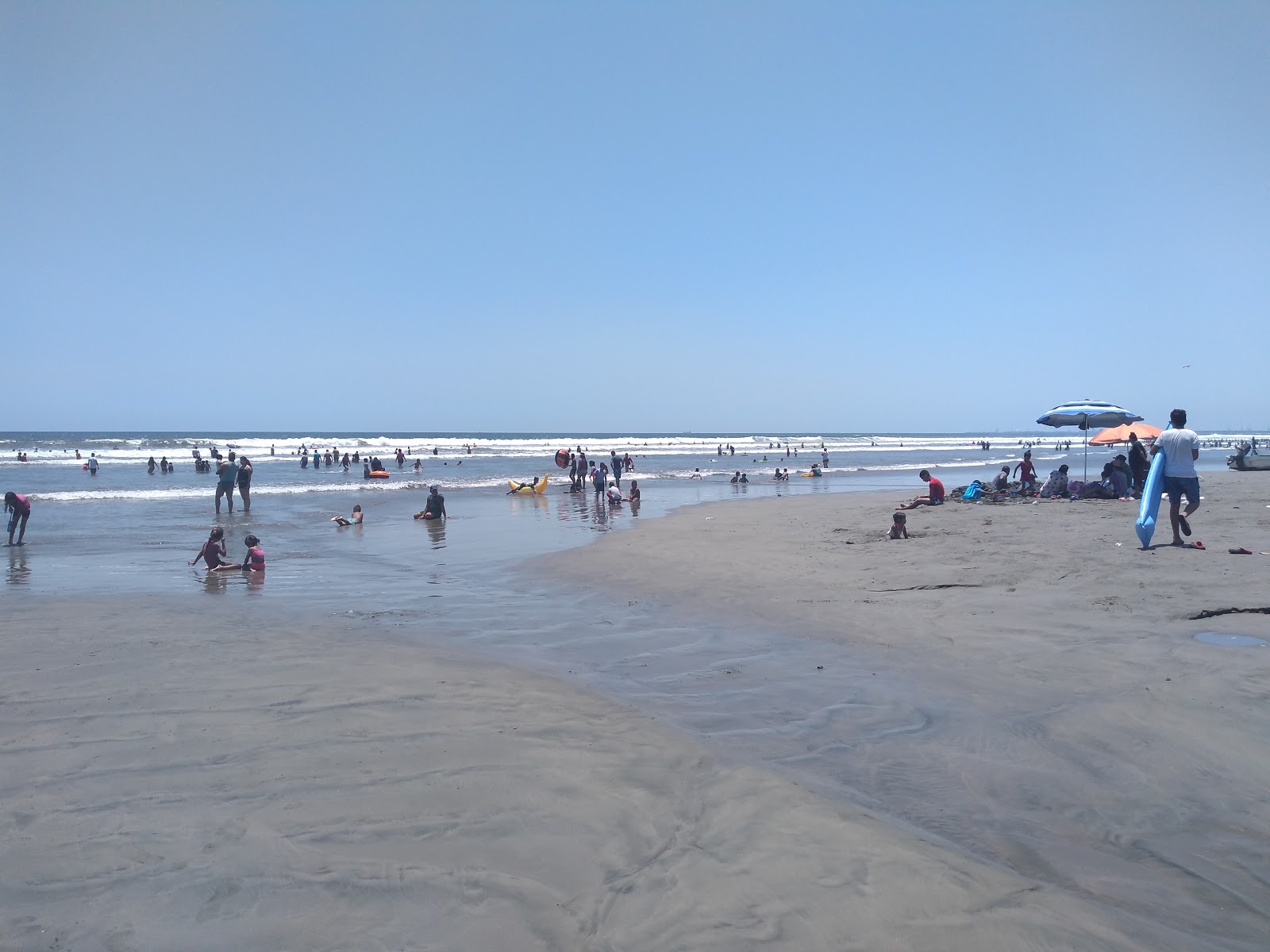Fotografie cu Playa las Penitas cu o suprafață de nisip maro