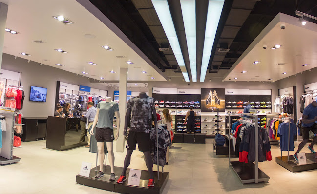 Opiniones de adidas Store Montevideo, Luis Alberto de Herrera en Montevideo - Zapatería