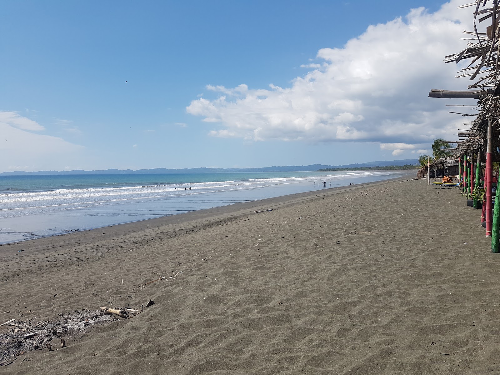 Foto de Playa De Los Olivos con arena oscura superficie