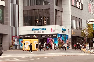SHOWTIME LIVE Taichung Station S1 Store image