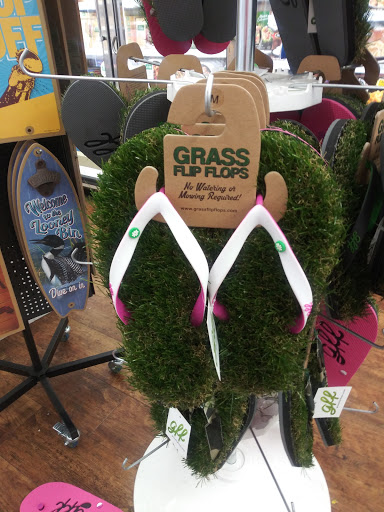 Grocery Store «Rays Food Place», reviews and photos, 875 Redwood Dr, Garberville, CA 95542, USA