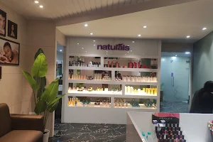 NATURALS India's No.1 Hair and Beauty Unisex Salon image