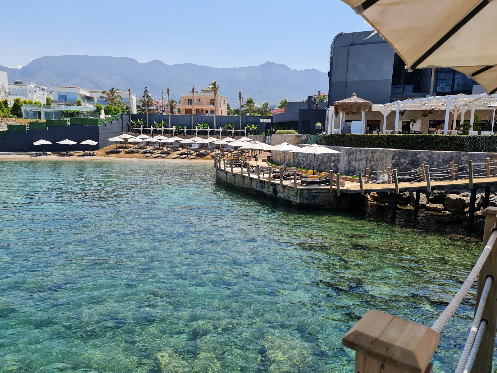 Foto di Kaya Palazzo Beach con una superficie del sabbia beige