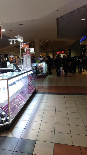 Shopping Mall «North Riverside Park Mall», reviews and photos, 7501 W Cermak Rd, N Riverside, IL 60546, USA