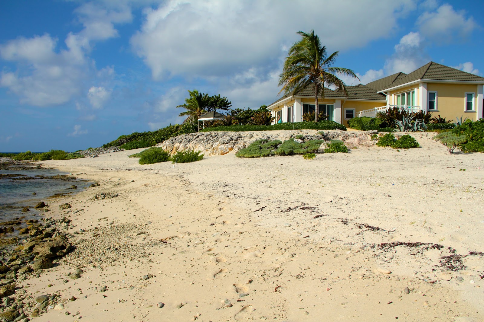 Foto van Crescent Strand met turquoise puur water oppervlakte