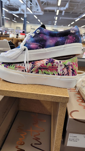 Shoe Store «DSW Designer Shoe Warehouse», reviews and photos, 23171 W Outer Dr, Allen Park, MI 48101, USA