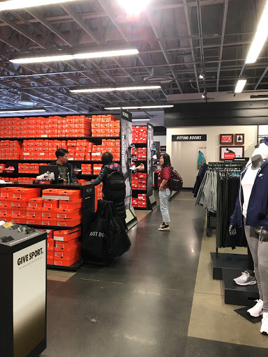 Clothing Store «Nike Factory Store», reviews and photos, 600 Bluebird Ct, Central Valley, NY 10917, USA