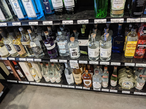 Liquor Store «Pearl Specialty Market & Spirits», reviews and photos, 900 NW Lovejoy St, Portland, OR 97209, USA