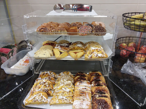 Toyota Dealer «Larry H. Miller Toyota Peoria», reviews and photos, 8633 W Bell Rd, Peoria, AZ 85382, USA