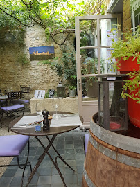 Atmosphère du Restaurant français Au Jardin Des Carmes à Avignon - n°14