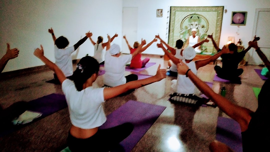 Yoga Espacio mano Azul