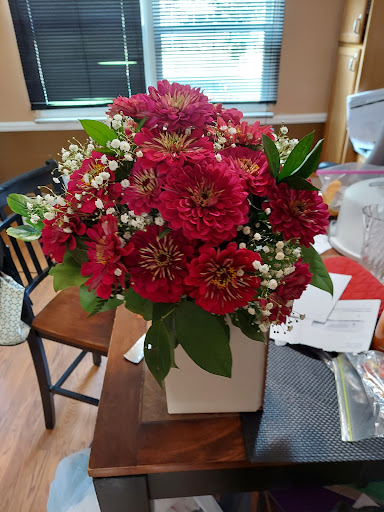 Florist «Tuthill Florist Euclid», reviews and photos, 557 E 185th St, Cleveland, OH 44119, USA