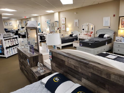 Furniture Store «Raymour & Flanigan Furniture and Mattress Store», reviews and photos, 2780 W Ridge Rd, Rochester, NY 14626, USA