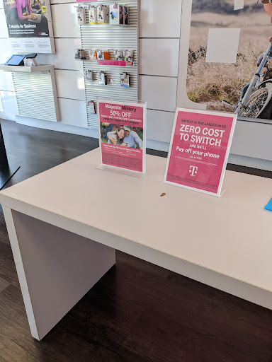 Cell Phone Store «T-Mobile», reviews and photos, 2431 US-1, North Brunswick Township, NJ 08902, USA