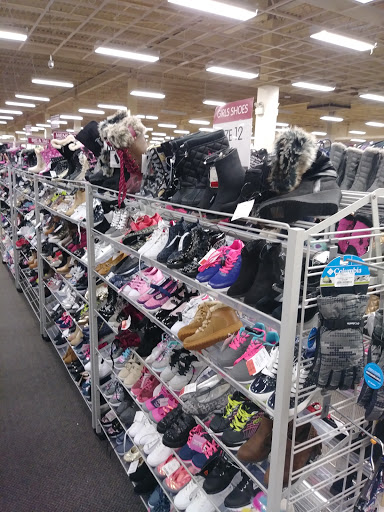 Clothing Store «Burlington Coat Factory», reviews and photos, 1300 N Larkin Ave, Joliet, IL 60435, USA