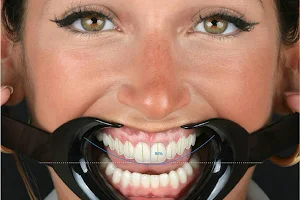 Oval Dental Clinic image