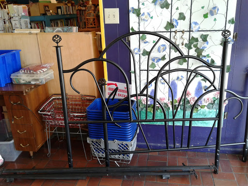 Non-Profit Organization «Youth Alternatives Thrift Shop», reviews and photos, 3103 West Ave, San Antonio, TX 78213, USA