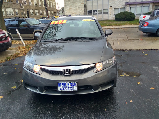 Used Car Dealer «Bargain Town Motor Cars Inc», reviews and photos, 3210 W Lincoln Ave, Milwaukee, WI 53215, USA