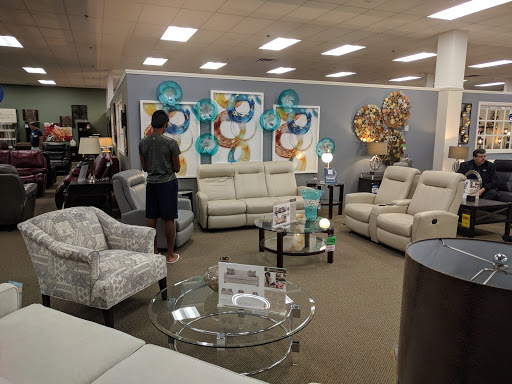 Furniture Store «Raymour & Flanigan Furniture and Mattress Store», reviews and photos, 1345 US-1, North Brunswick Township, NJ 08902, USA