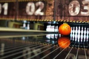 Central 8 Bowling, laser game, trampoline Condé sur Sarthe - Alençon image