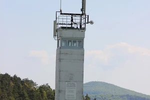 Grenzturm und Grenzsicherungsanlagen image