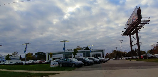 Car Dealer «LaFontaine Toyota», reviews and photos, 2027 S Telegraph Rd, Dearborn, MI 48124, USA