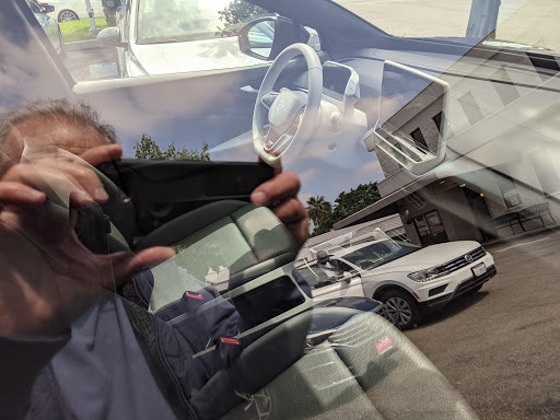 Volkswagen Dealer «Neftin Westlake Volkswagen», reviews and photos, 3550 Auto Mall Dr, Thousand Oaks, CA 91362, USA