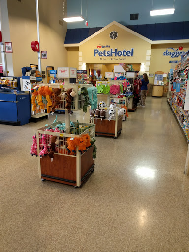 Pet Supply Store «PetSmart», reviews and photos, 2440 E Charleston Rd, Mountain View, CA 94043, USA