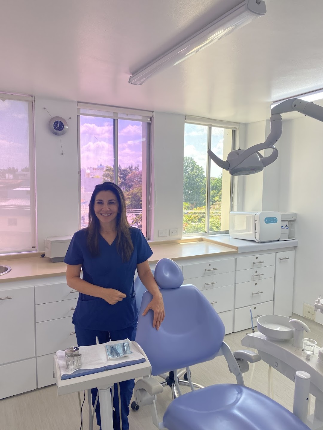 Dra Magda Diaz, Periodoncista, Implantes Dentales, Cali