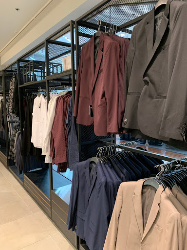 Clothing Store «H&M», reviews and photos, 6170 Grand Avenue, Gurnee, IL 60031, USA