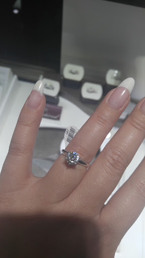 Jewelry Store «Helzberg Diamonds», reviews and photos, 1598 Willowbrook Dr, Houston, TX 77070, USA