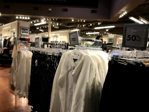 Clothing Store «Banana Republic», reviews and photos, 1001 N Arney Rd, Woodburn, OR 97071, USA