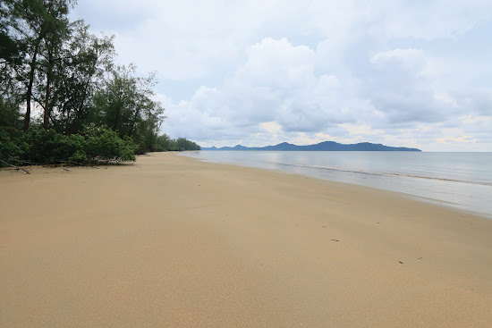 Ko Tkhung Nang Dam Beach
