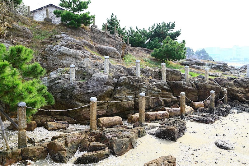 名島帆柱石