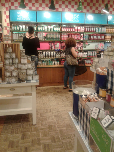 Shopping Mall «Desert Sky Mall», reviews and photos, 7611 W Thomas Rd, Phoenix, AZ 85033, USA