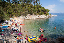 Zdjęcie Prizinja beach otoczony górami