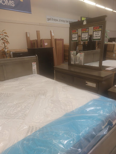 Outlet Store «Rooms To Go Outlet Furniture Store - Grand Prairie», reviews and photos, 2725 TX-360 #100, Grand Prairie, TX 75052, USA