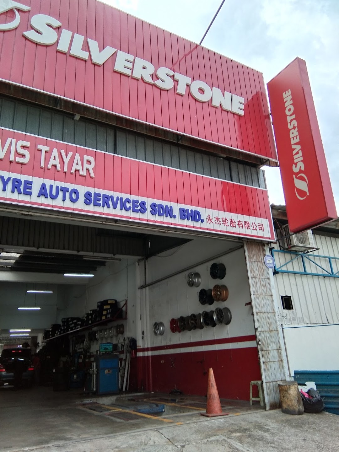 Emkay Tyre Auto Services Sdn. Bhd. di bandar Sungai Buloh
