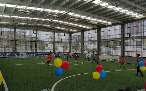 Centro Deportivo La Caja image