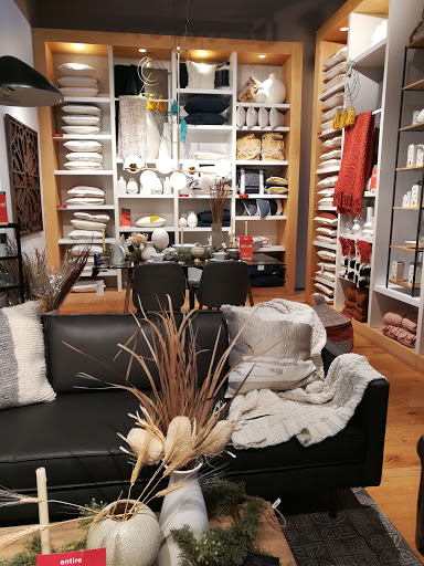 Shopping Mall «North & Sheffield Commons», reviews and photos, 1000 W North Ave, Chicago, IL 60642, USA