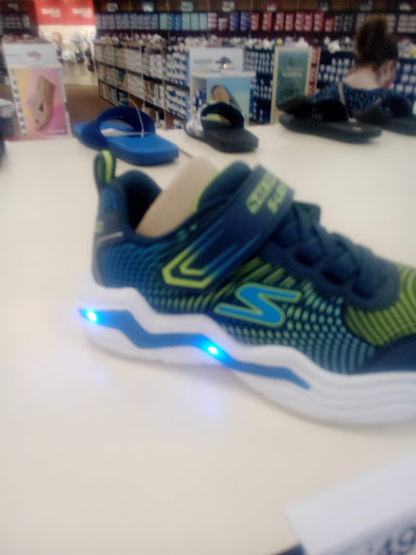 Shoe Store «Famous Footwear», reviews and photos, 1500 13th Ave E, West Fargo, ND 58078, USA