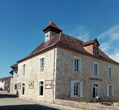 Maison pour tous à Sauvagnon