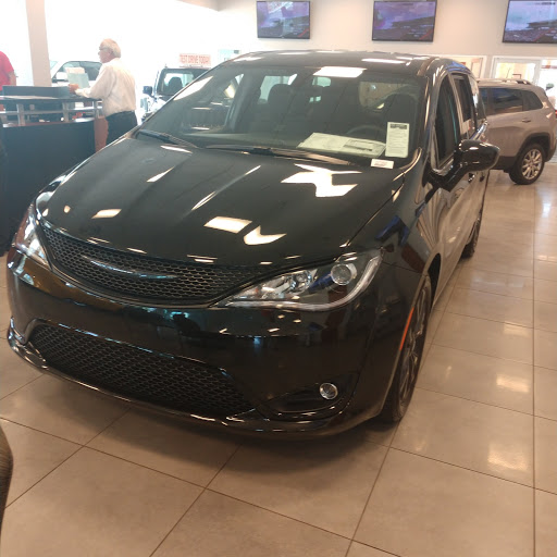 Car Dealer «Joey Accardi Chrysler, Dodge, Jeep, Ram», reviews and photos, 909 S Federal Hwy, Pompano Beach, FL 33062, USA