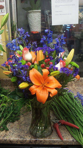 Florist «Flower Basket», reviews and photos, 302 N Lake St, Aurora, IL 60506, USA