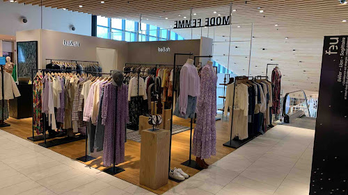 Magasin de vêtements pour femmes ba&sh - Printemps - Terrasses du Port Marseille