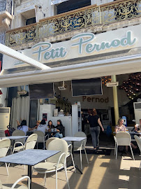 Atmosphère du Restaurant français Le Petit Pernod à Marseille - n°3