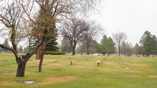 Holy Cross Cemetery and Mausoleum