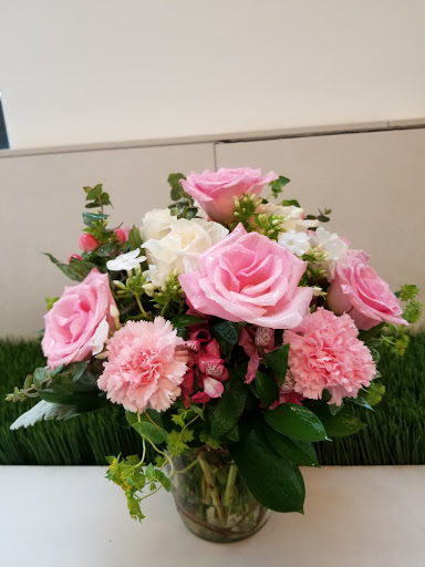 Florist «Event Connoisseur Flowers & Gifts», reviews and photos, 39 New London Turnpike #116, Glastonbury, CT 06033, USA
