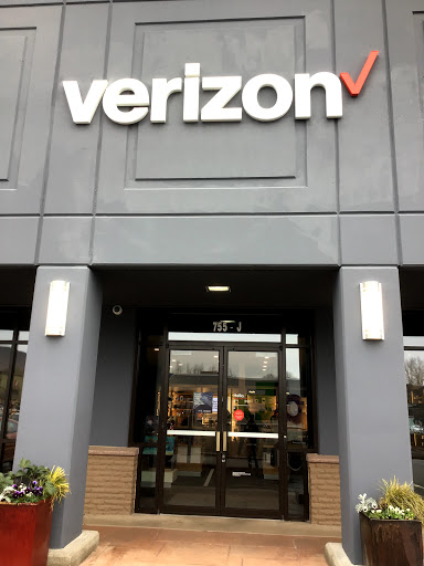 Cell Phone Store «Verizon», reviews and photos, 755 NW Gilman Blvd J, Issaquah, WA 98027, USA