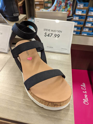 Shoe Store «DSW Designer Shoe Warehouse», reviews and photos, 630 SW 145th Terrace, Pembroke Pines, FL 33027, USA